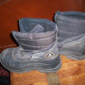 Men's Winter Boot By Kamik Size 9 US ** Flawed